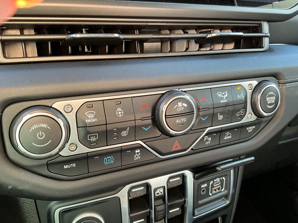 Wrangler 2.0 T 380H 270 4XE HYBRID PHEV UNLIMITED SAHARA AWD BVA 2024 occasion 17000 La Rochelle