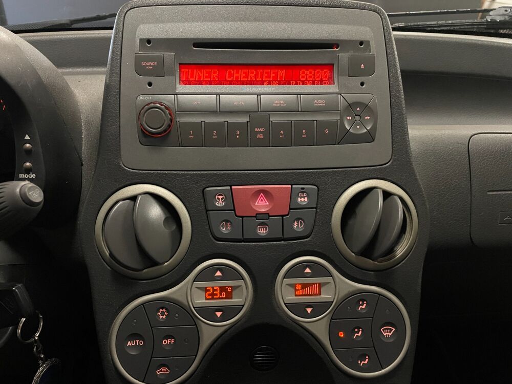 Panda FIAT PANDA 4X4 1.3 MULTIJET 16v 70ch CLIMBING - TOIT OUVRANT 2006 occasion 69400 Arnas