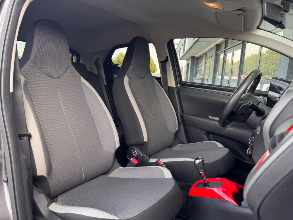 Aygo 1.0 VVTI 70 X-Play X-Shift / CAMERA DE RECUL / CARPLAY / CLI 2021 occasion 26000 Valence