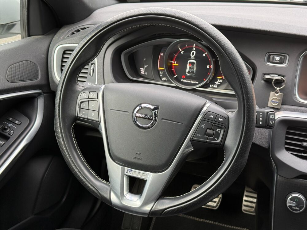 V40 D3 2.0 150 ch R-DESIGN GEARTRONIC6 2017 occasion 65290 Juillan