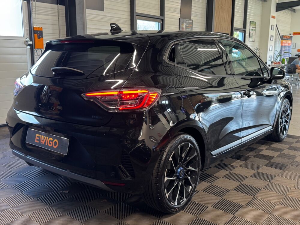 Clio 1.6 E-TECH 145H 90 FULL-HYBRID *ESPRIT ALPINE* PACK BOSE - E 2024 occasion 79000 Niort