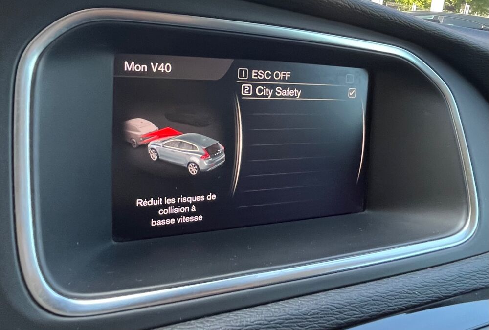 V40 II (2) 1.5 T2 122 MOMENTUM GEARTRONIC 6 + CARPLAY + TOIT PAN 2018 occasion 54000 Nancy