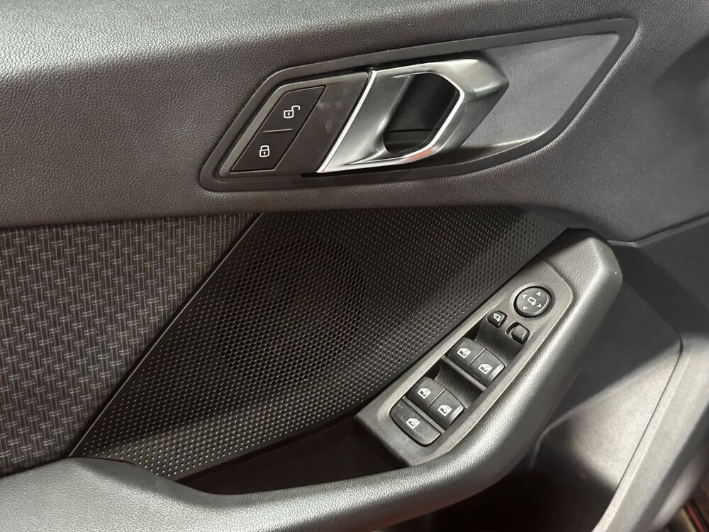 S&eacute;rie 1 1.5 D 116D 116 CH BVA / CARPLAY / RADARS AV & AR / PHARES LE 2021 occasion 29000 Quimper