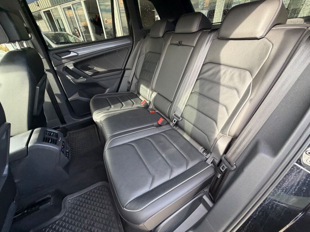 Tiguan BLACK R-LINE 150Ch DSG ORIGINE FR - SUIVI VOLKSWAGEN -TOIT O 2019 occasion 27000 &Eacute;vreux