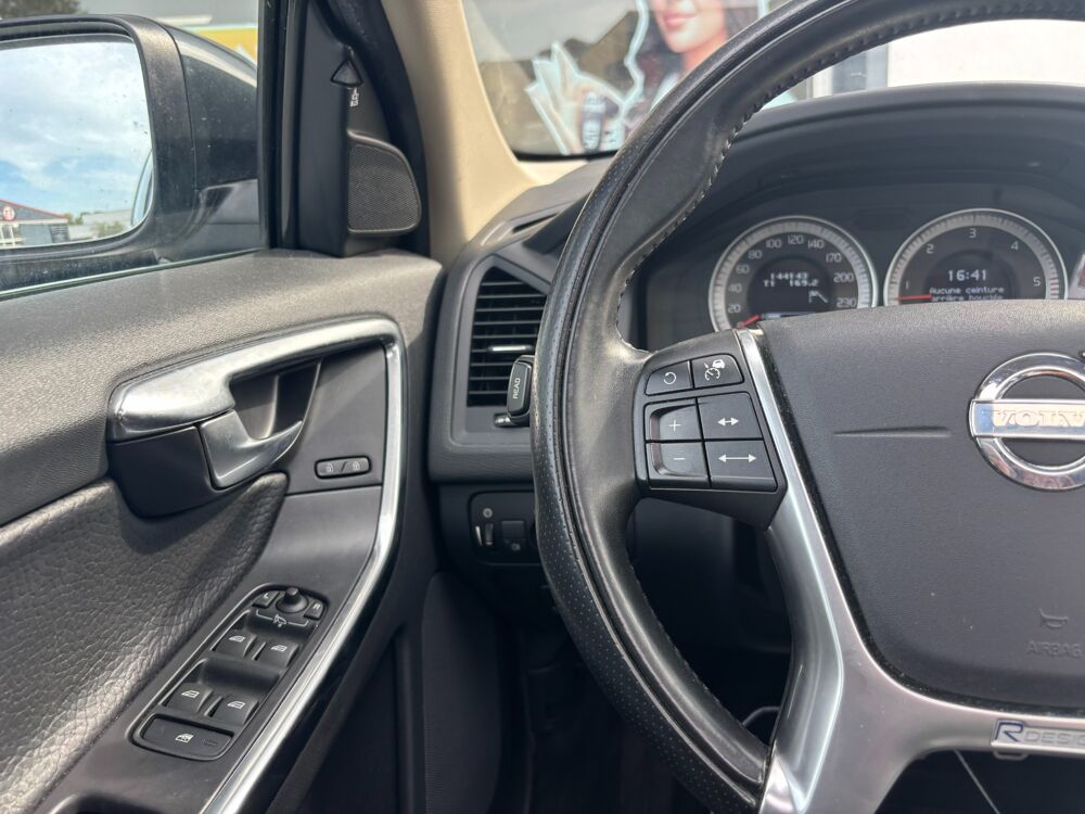 XC60 2.4 D5 215ch AWD XENIUM GEARTRONIC BVA / TOIT OUVRANT / DIST 2012 occasion 64122 Urrugne