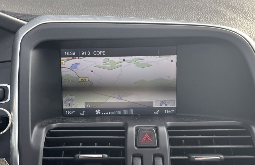 XC60 2.4 D5 215ch AWD XENIUM GEARTRONIC BVA / TOIT OUVRANT / DIST 2012 occasion 64122 Urrugne