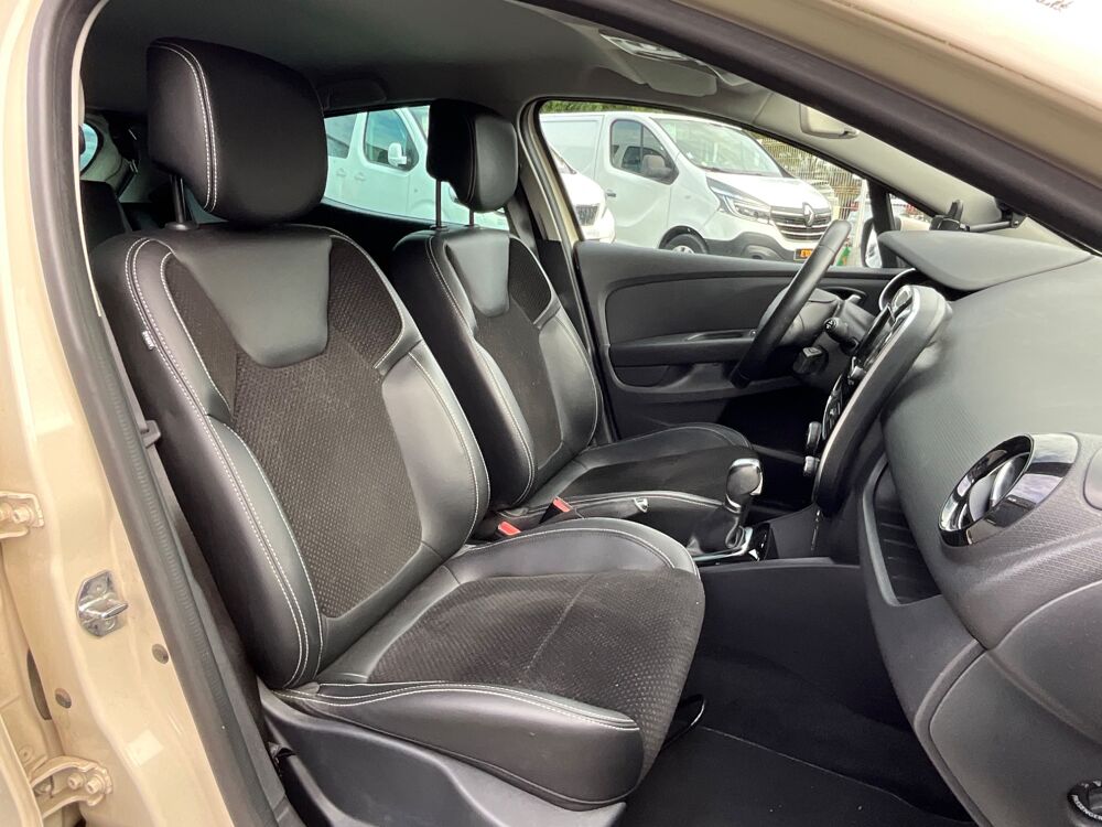 Clio 1.2 TCE 120 INTENS EDC / Premi&egrave;re main / Entretien complet / 2017 occasion 17000 La Rochelle