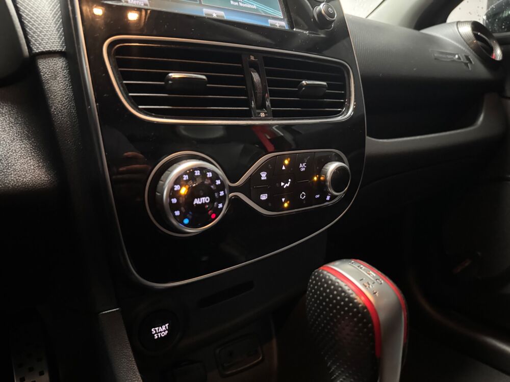 Clio RS 18 TROPHY 1.6 220 CH EDC (1107/1725) / AKRAPOVIC / CAMERA 2018 occasion 29000 Quimper