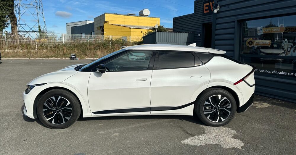 EV6 229 CH 77.4 KWH / gT LINE / SUIVI KIA - SOH 99 % - CAMERA 36 2023 occasion 44220 Cou&euml;ron
