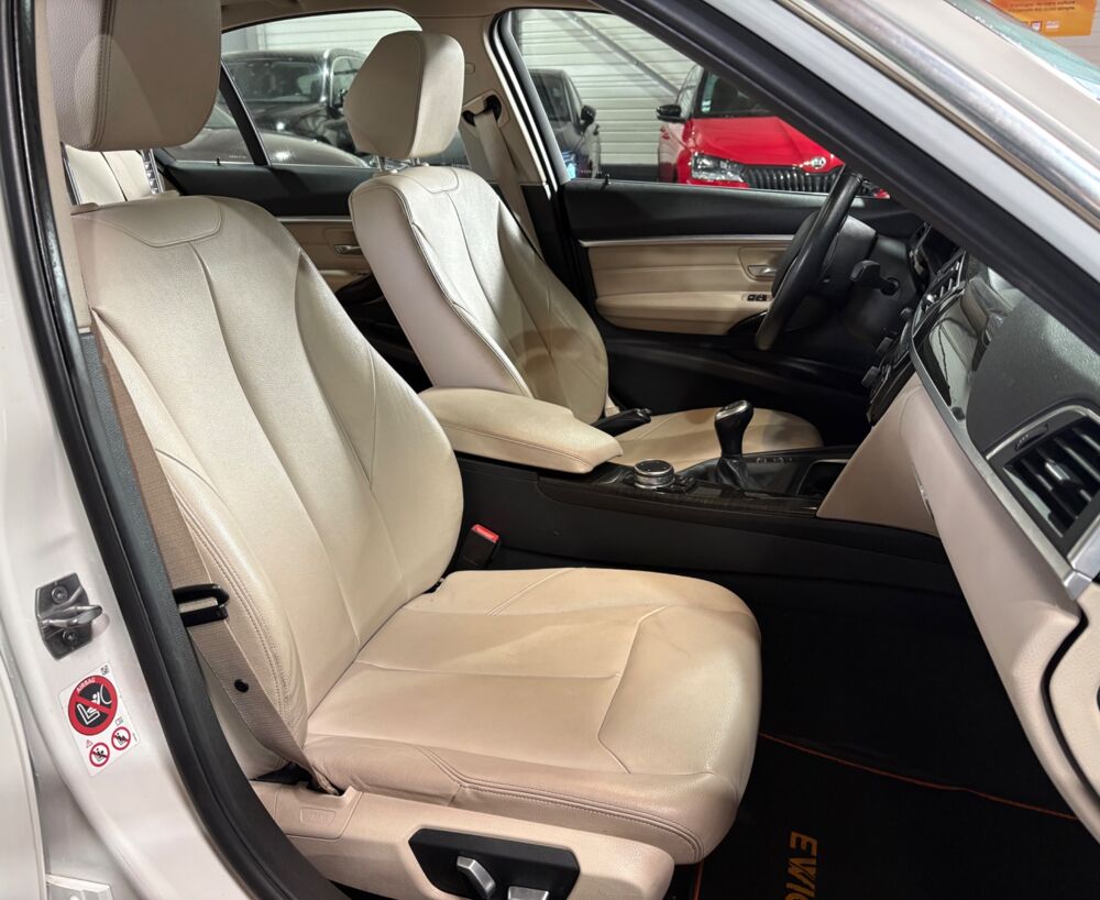 S&eacute;rie 3 2.0 318 D 150 CH LUXURY / TOIT OUVRANT / RADARS AV & AR / SI 2016 occasion 29000 Quimper