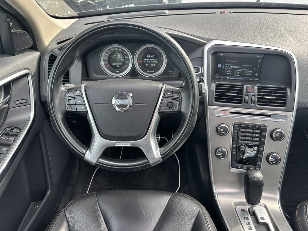XC60 2.4 D5 215ch AWD XENIUM GEARTRONIC BVA / TOIT OUVRANT / DIST 2012 occasion 64122 Urrugne