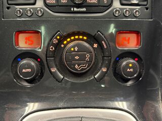 3008 GENERATION-I 1.6 HDI 115 Ch ALLURE GPS/ RADAR DE RECUL 2013 occasion 24750 Tr&eacute;lissac