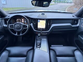 XC60 2.0 D5 MOMENTUM 235CH AWD BVA - TOIT OUVRANT PANO - SON B&W 2017 occasion 76150 Saint-Jean-du-Cardonnay