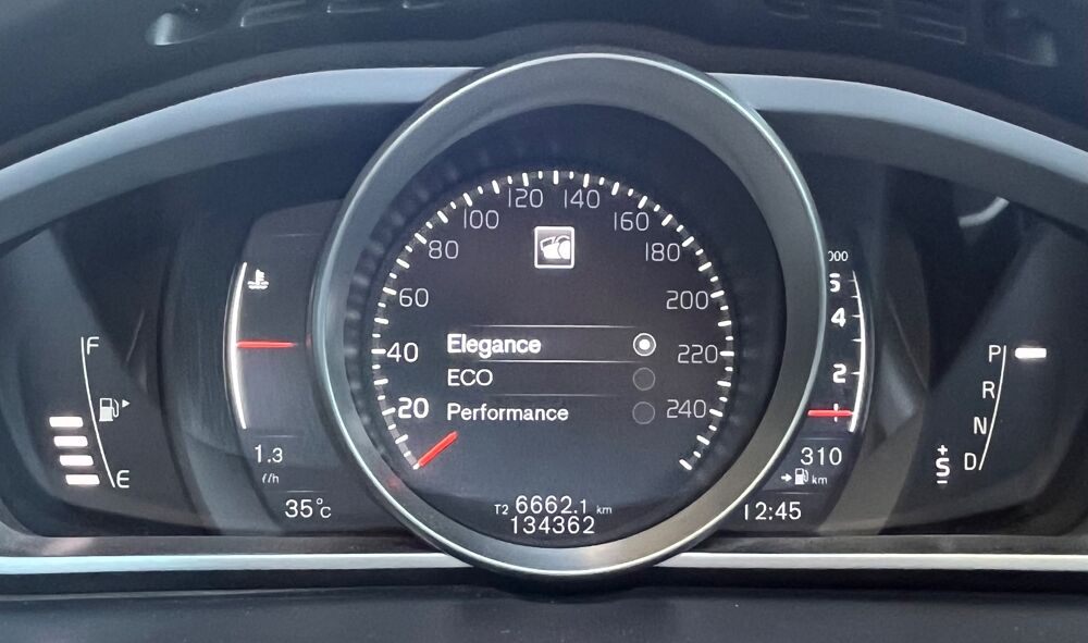 V40 II (2) 1.5 T2 122 MOMENTUM GEARTRONIC 6 + CARPLAY + TOIT PAN 2018 occasion 54000 Nancy