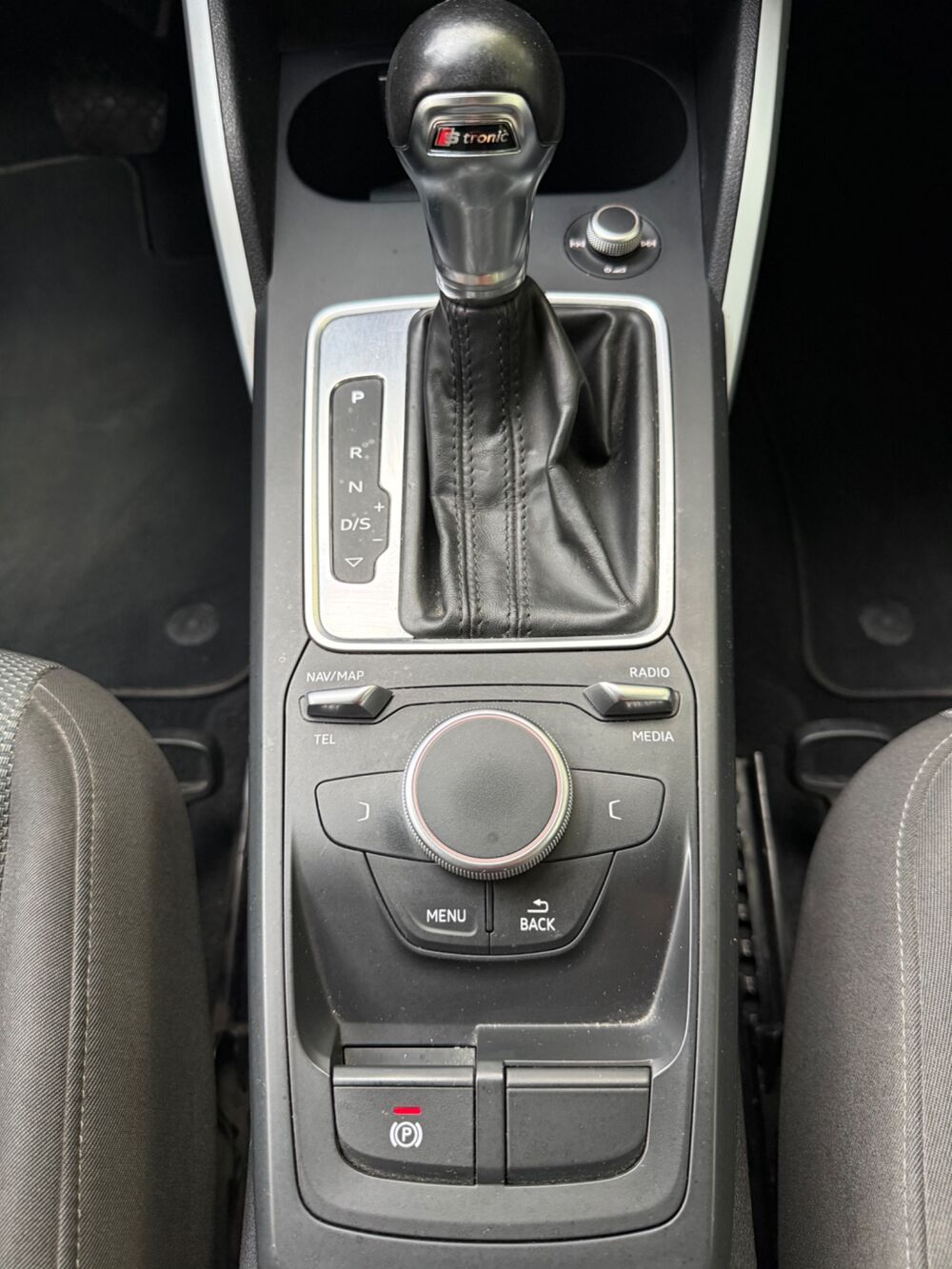 Q2 1.4 TFSI COD 150 BUSINESS LINE S-TRONIC BVA - CLIMATISATION 2017 occasion 76150 Saint-Jean-du-Cardonnay