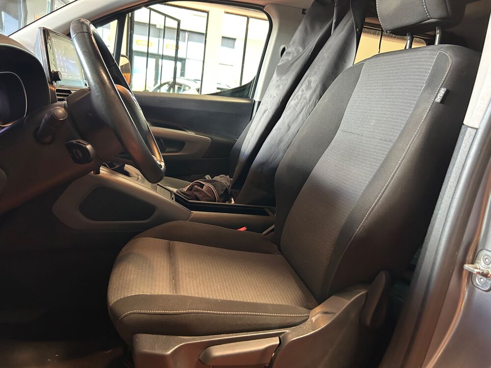 Proace city 1.5 D4D 130 LONG L2 DYNAMIC 2022 occasion 83600 Fr&eacute;jus