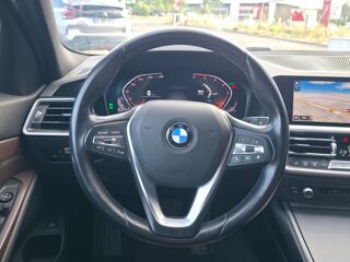 S&eacute;rie 3 TOURING 2.0 318 D 150ch BVA / CAMERA CARPLAY SANS FIL HAYON 2020 occasion 17100 Saintes