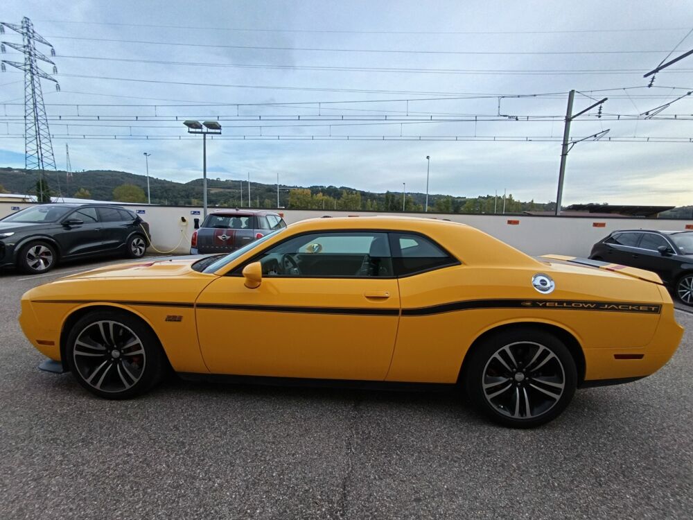 Challenger SRT 8 V8 477ch YELLOW JACKET EDITION/ HARMAN KARDON/ ToiT OU 2012 occasion 69420 Ampuis