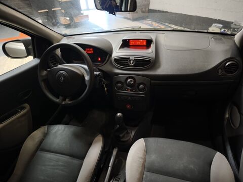 Clio 3 Phase 2-1.2 75CV- DISTRIBUTION OK 2009 occasion 60740 Saint-Maximin