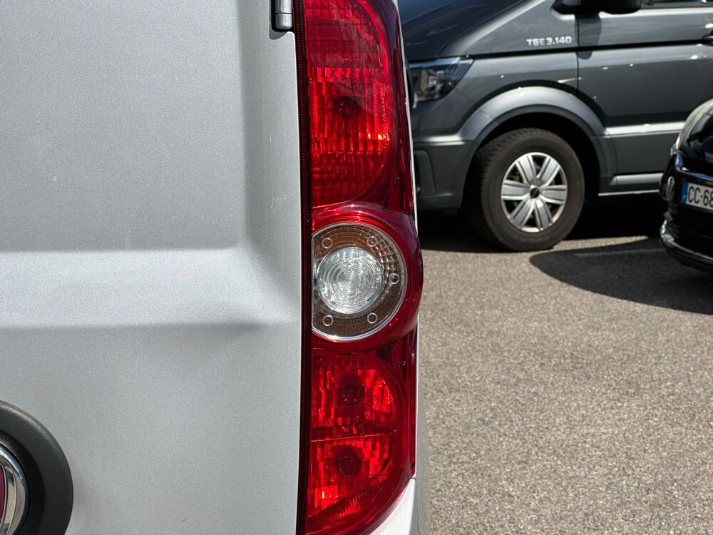Doblo FOURGON CARGO MAXI 1.6 MJT 105cv PACK / 1 MAIN / CAMERA RECU 2021 occasion 69420 Ampuis