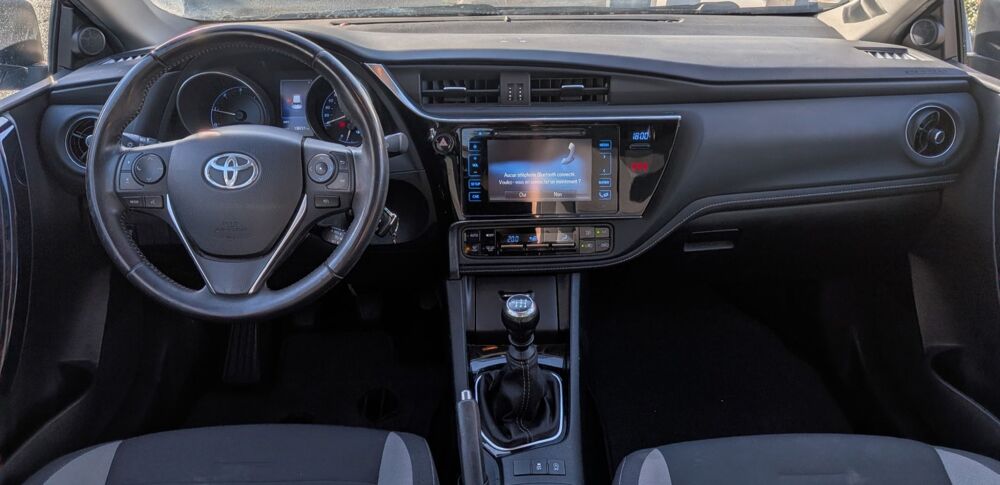 Auris 1.4 d4D 90CH / DYNAMIC / 1ERE MAIN - CAMERA - REGULATEUR - B 2015 occasion 44220 Cou&euml;ron