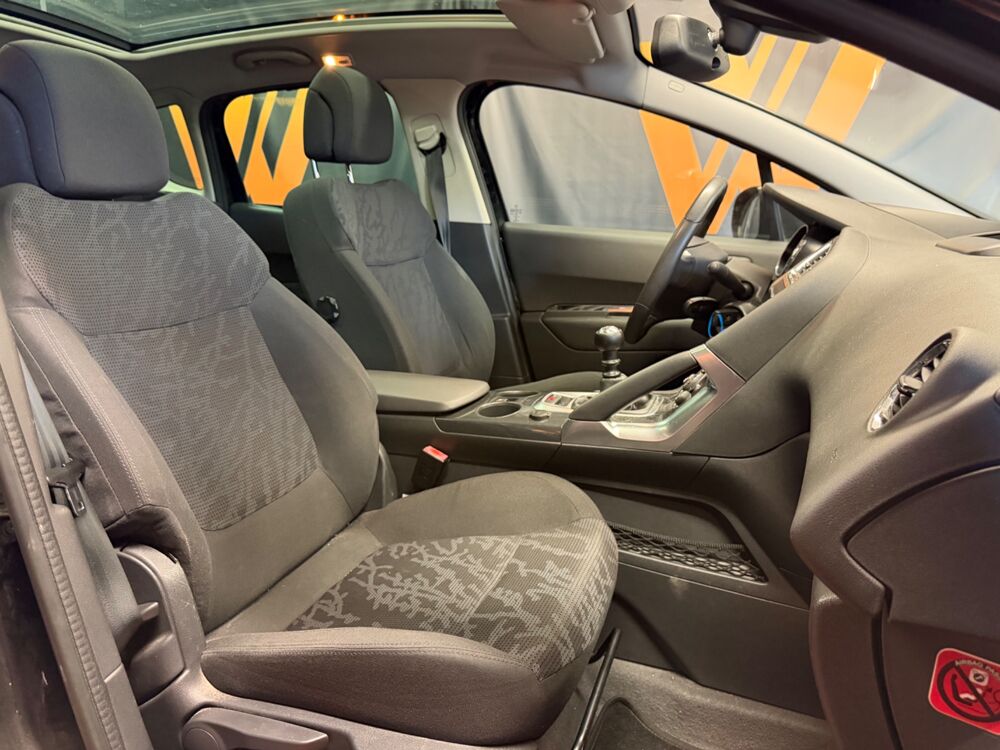 3008 GENERATION-I 1.6 HDI 115 Ch ALLURE GPS/ RADAR DE RECUL 2013 occasion 24750 Tr&eacute;lissac