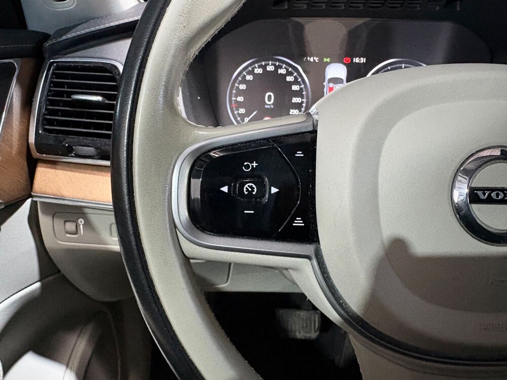 XC90 2.0 D5 235 CH INSCRIPTION AWD GEARTRONIC / SUIVI VOLVO / COU 2018 occasion 29000 Quimper