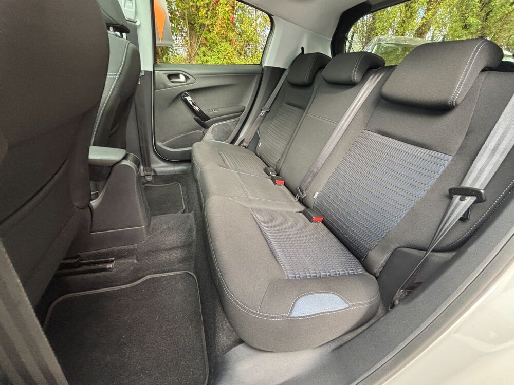 208 GENERATION-I 1.2 VTI 80 ALLURE-TOIT PANORAMIQUE-BLUETOOTH-GP 2014 occasion 76150 Saint-Jean-du-Cardonnay