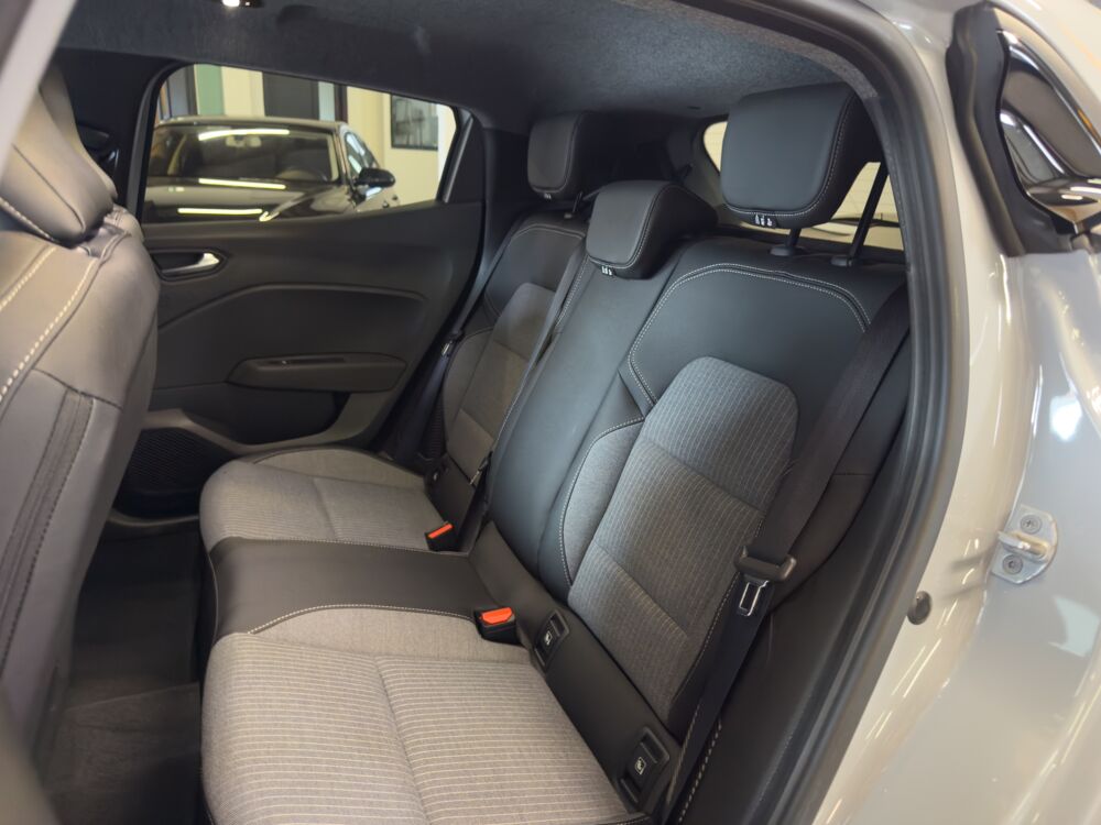 Clio V - 1.6 E-TECH 145H FULL-HYBRID 1.2KWH ENGINEERED BVA 2025 occasion 76190 &Eacute;calles-Alix