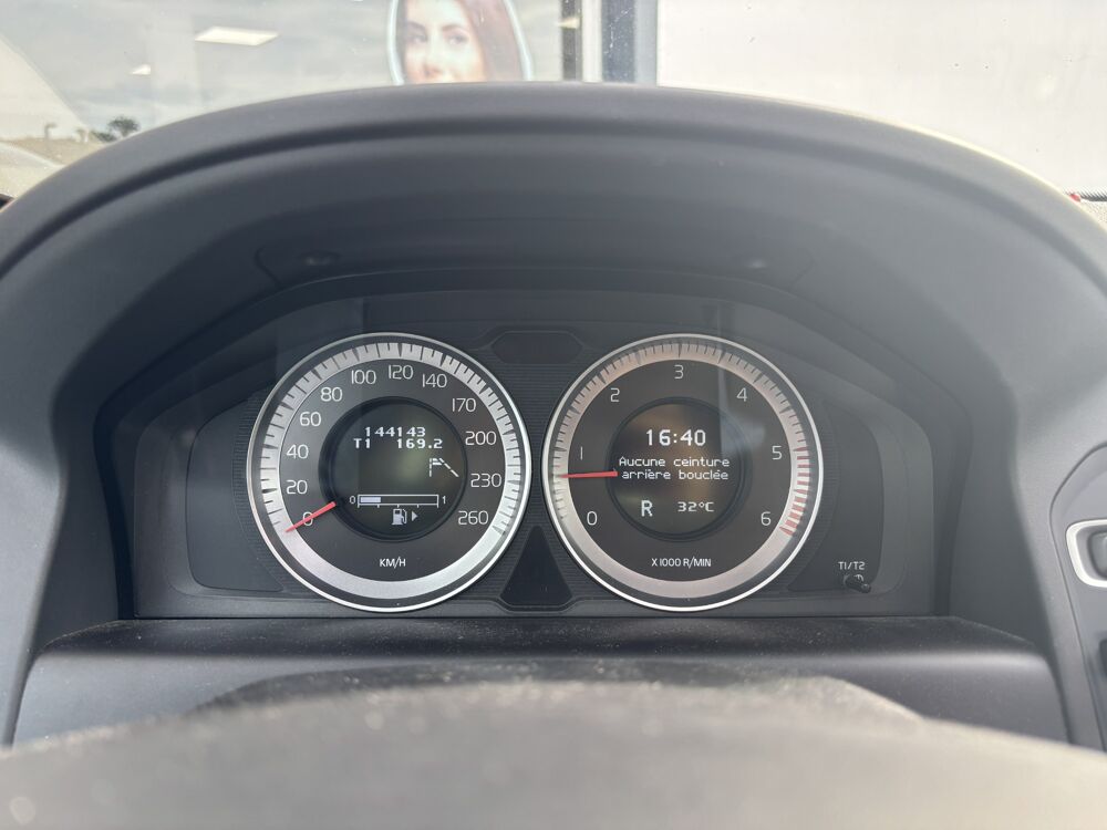 XC60 2.4 D5 215ch AWD XENIUM GEARTRONIC BVA / TOIT OUVRANT / DIST 2012 occasion 64122 Urrugne