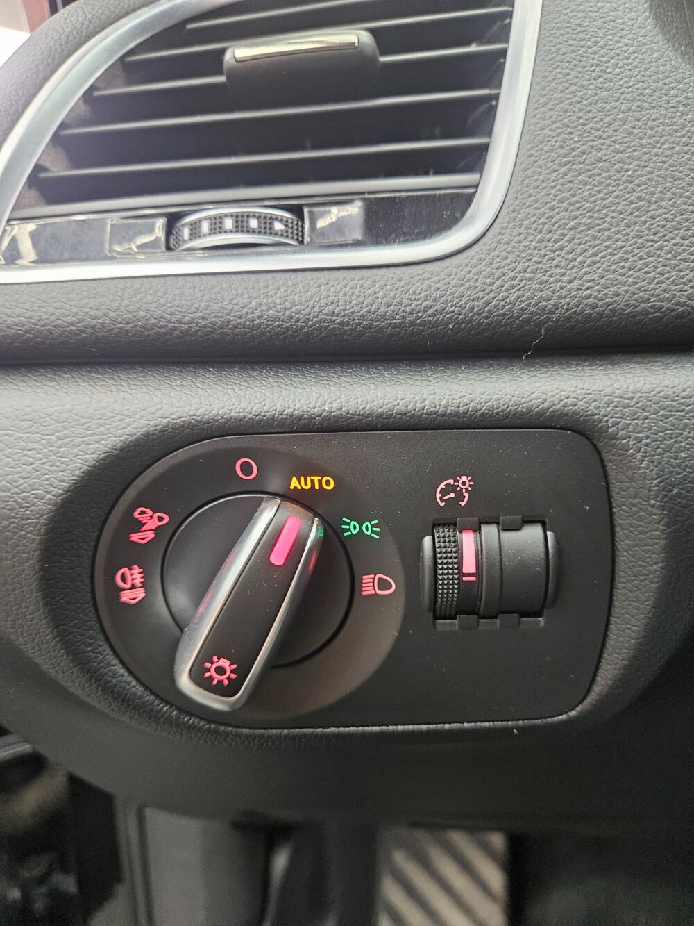Q3 2.0 TDI 150 S-LINE S-TRONIC BVA 2016 occasion 38590 Saint-&Eacute;tienne-de-Saint-Geoirs