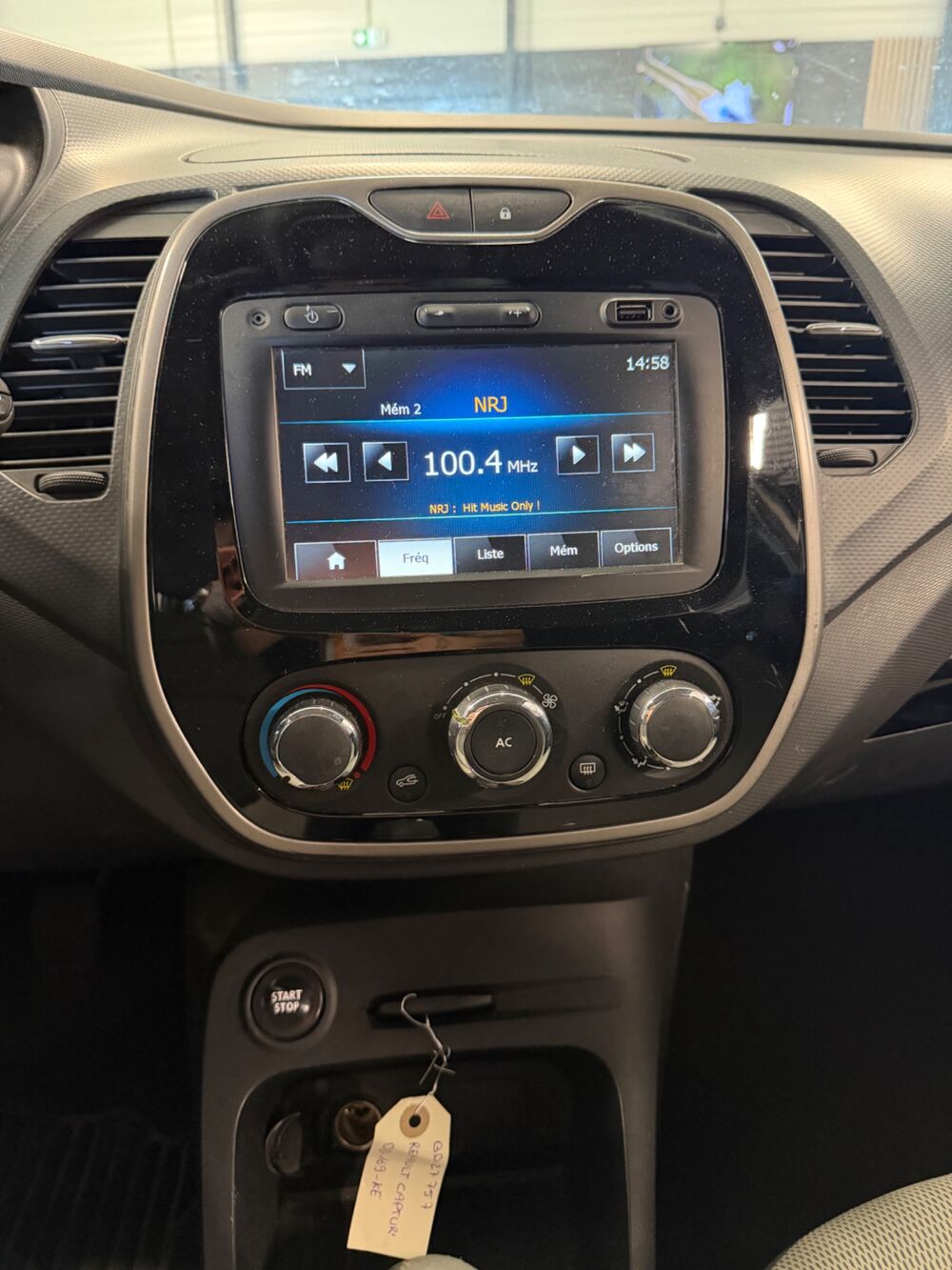 Captur 1.5 DCI 90 ECO - BUSINESS - DISTRIBUTION NEUVE - 4 PNEUS NEU 2014 occasion 79000 Niort