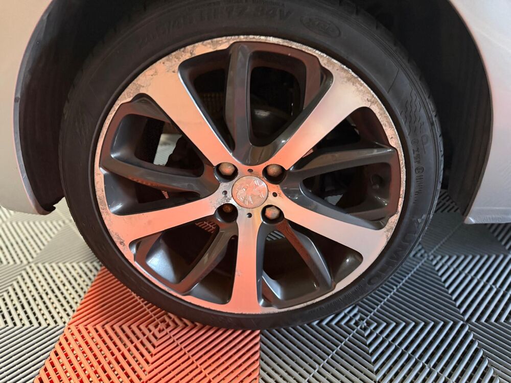 208 GENERATION-I 1.6 E-HDI 115 CH FELINE-TOIT PANO-BLUETOOTH 2013 occasion 60740 Saint-Maximin