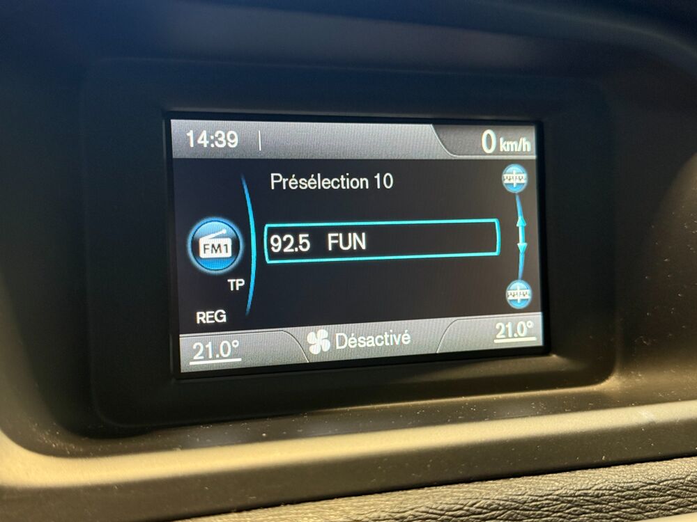 V40 D2 2.0 120 ch MOMENTUM &Ouml;VERSTA EDITION 2015 occasion 65290 Juillan