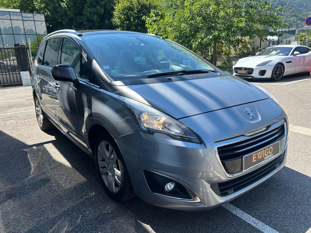 5008 1.2L 130ch ALLURE / COURROIE NEUVE / TOIT PANORAMIQUE / 1ERE 2016 occasion 38420 Le Versoud