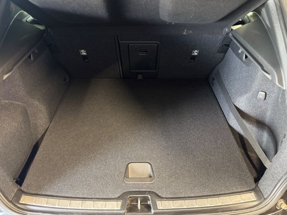XC40 2.0 D3 150 Ch R DESIGN - 2WD GEARTRONIC8- ATTELAGE ELEC - HA 2021 occasion 79000 Niort