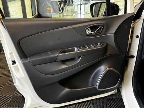 Captur 0.9 TCE 90 Ch - BUSINESS - 1ERE MAIN - ENTRETIEN CONSTRUCTEU 2015 occasion 79000 Niort