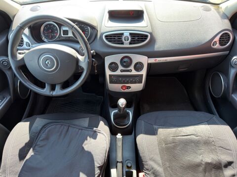 Clio III (3) 1.2 75 ch RIPCURL 2008 occasion 64320 Idron
