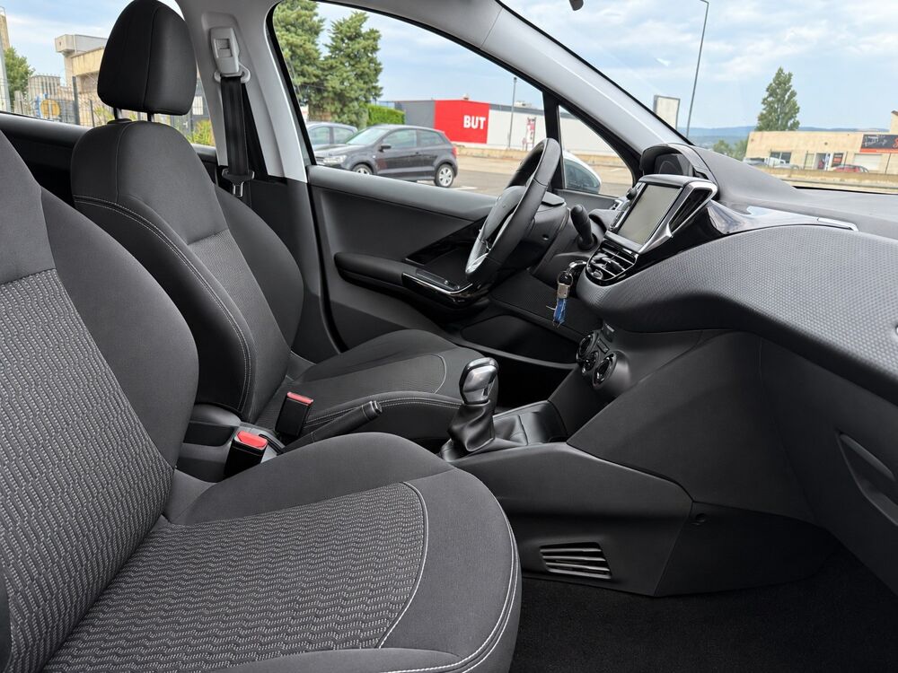 208 STYLE GENERATION-I 1.2 VTI 82 Ch- DISTRIBUTION FAITE - CARPL 2017 occasion 26000 Valence