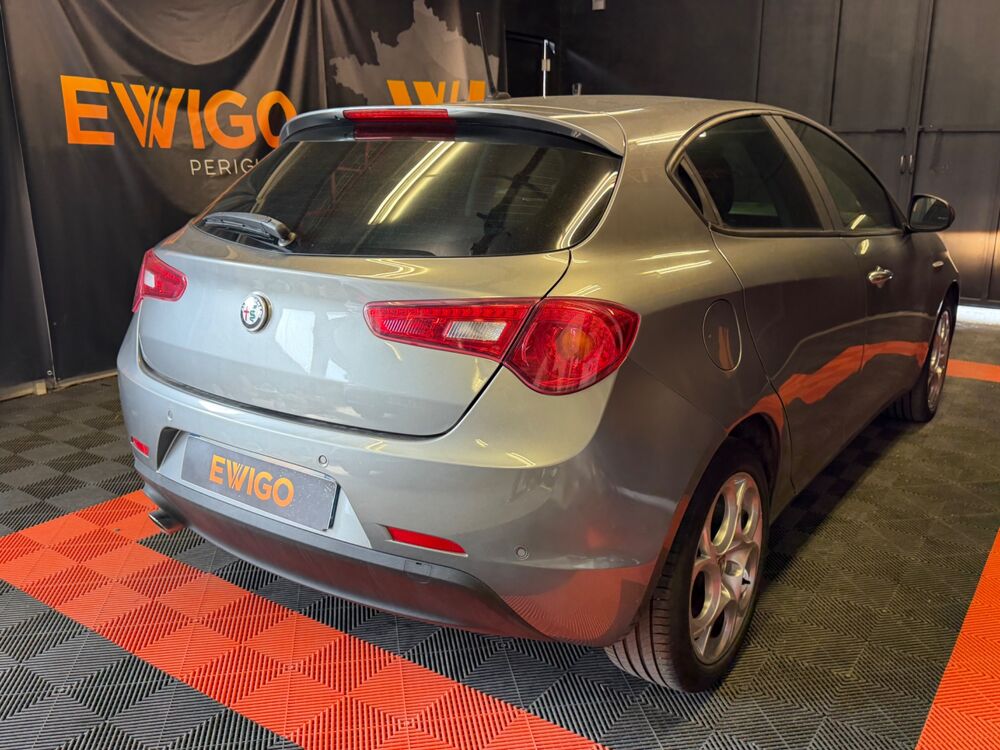 Giulietta 1.6 JTDM 120 Ch BUSINESS START-STOP 2017 occasion 24750 Tr&eacute;lissac