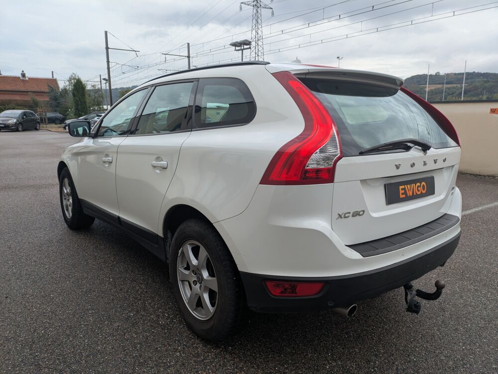 XC60 2.4 D3 165cv KINETIC AWD / PREMIERE MAIN / ATTELAGE / RADAR 2011 occasion 69420 Ampuis