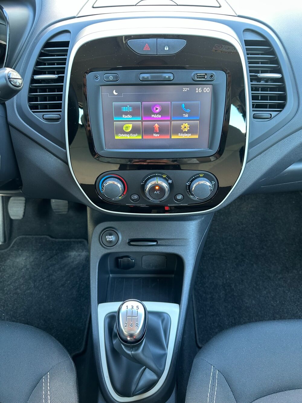 Captur 1.5 DCI 90 CH / BUSINESS / RADAR AR - GPS - REGUL - BLUETOOT 2018 occasion 44220 Cou&euml;ron