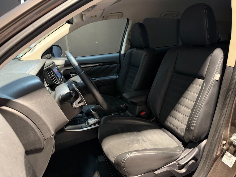 Outlander III (3) PHEV HYBRIDE RECHARGEABLE 200 ch INTENSE STYLE 4WD 2017 occasion 65290 Juillan