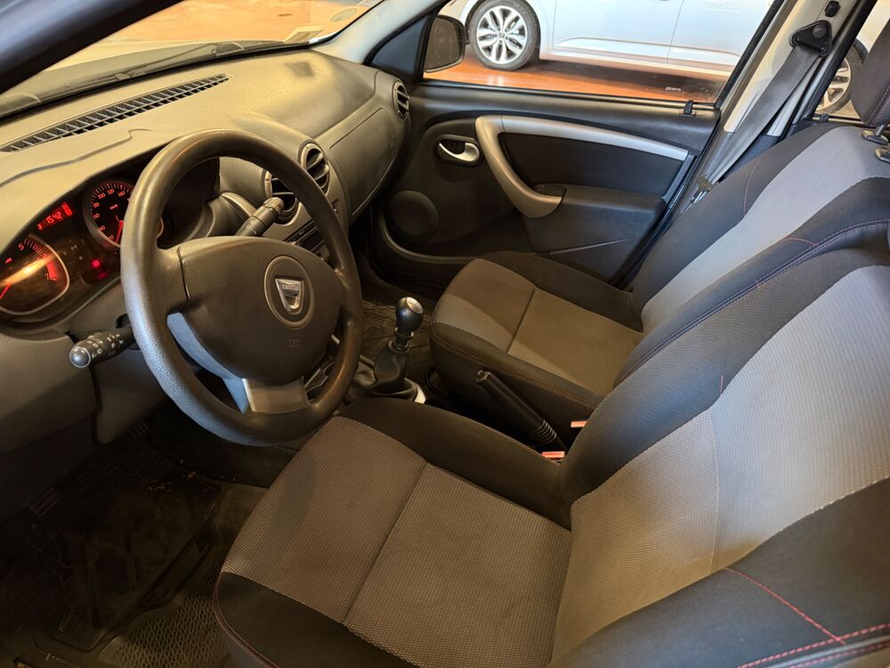 Duster 1.5 DCI 90 CH 4X4 - ATTELAGE- DISTRIBUTION OK 2013 occasion 69400 Arnas