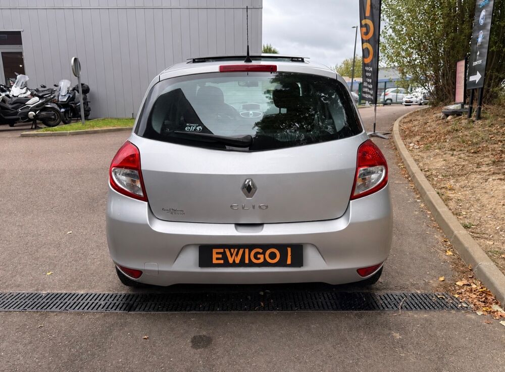 Clio 1.5 DCI 70Ch PRIVILEGE - TOIT OUVRANT - CLIMATISATION 2009 occasion 76150 Saint-Jean-du-Cardonnay