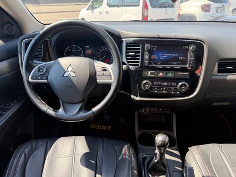 Outlander 2.2 DID 150 CH INVITE 4WD 7 PLACES 2015 occasion 25000 Besan&ccedil;on