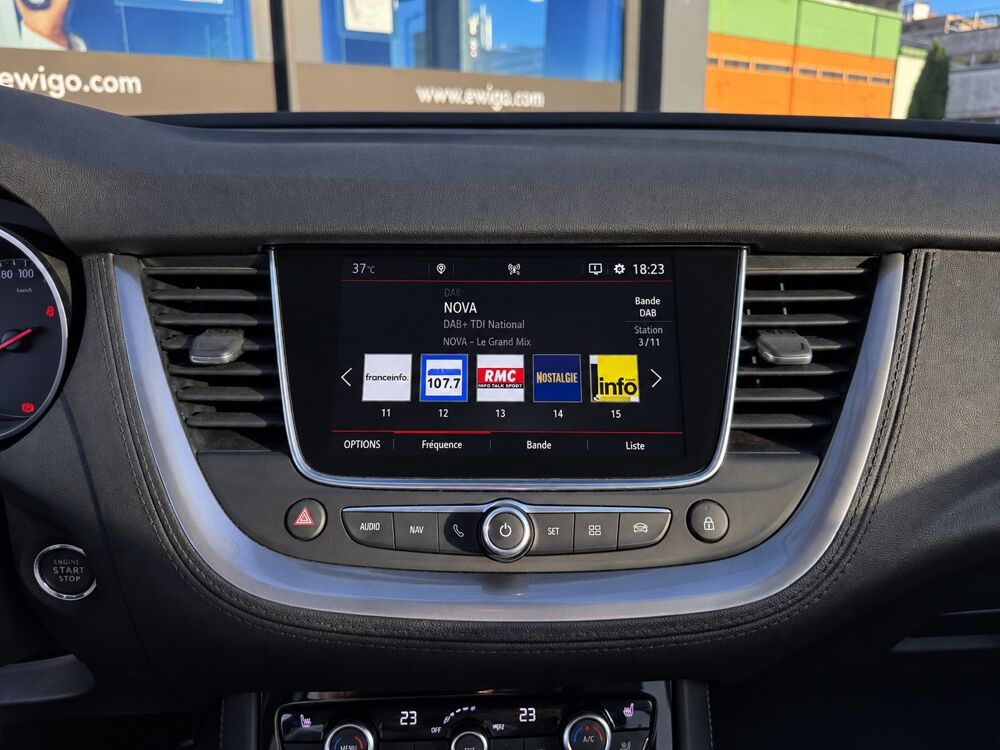 Grandland x 1.2 130Ch - ULTIMATE BVA8 - CARPLAY - SI&Egrave;GES CHAUFFANTS - EN 2019 occasion 26000 Valence