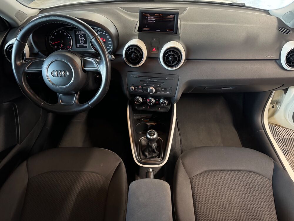 A1 1.2 TFSI 90Ch- AMBITION 2012 occasion 79000 Niort