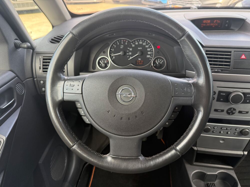 Meriva 1.7 CDTI 100CH COSMO - RADIO - VERROUILLAGE CENTRALISE - 2004 occasion 27000 &Eacute;vreux