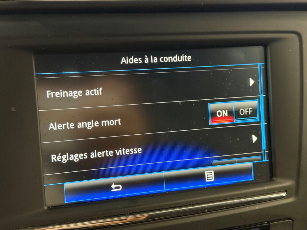 Kadjar 1.5 DCI 110 Ch INTENS - 1ERE MAIN - ATTELAGE - KIT DISTRI 2 2018 occasion 79000 Niort